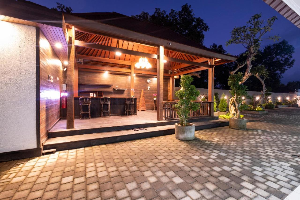 Oyo 3716 Dijobi Hotel Sempidi ภายนอก รูปภาพ
