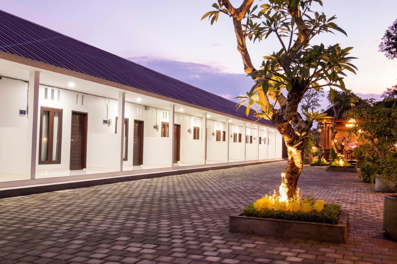 Oyo 3716 Dijobi Hotel Sempidi ภายนอก รูปภาพ