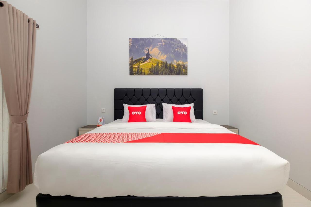 Oyo 3716 Dijobi Hotel Sempidi ภายนอก รูปภาพ