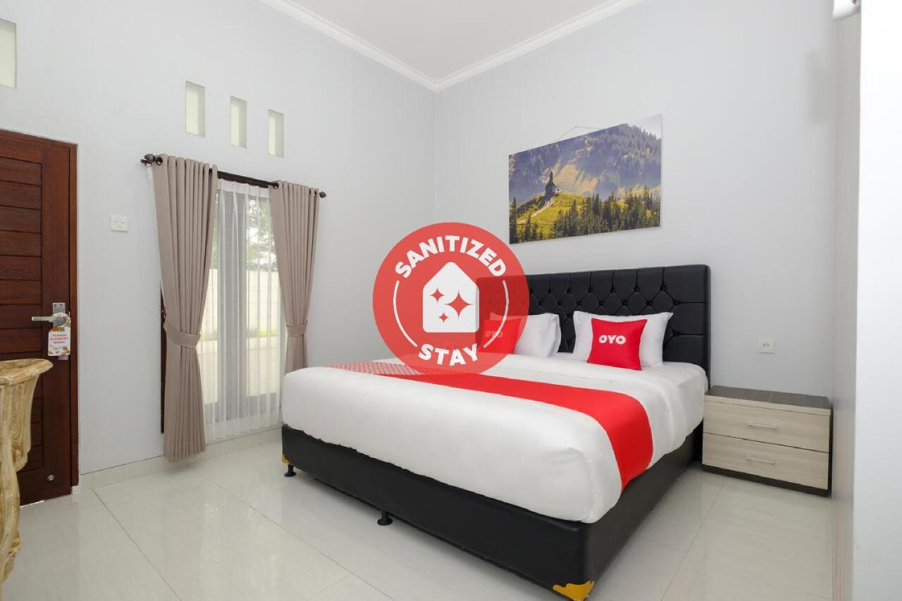 Oyo 3716 Dijobi Hotel Sempidi ภายนอก รูปภาพ