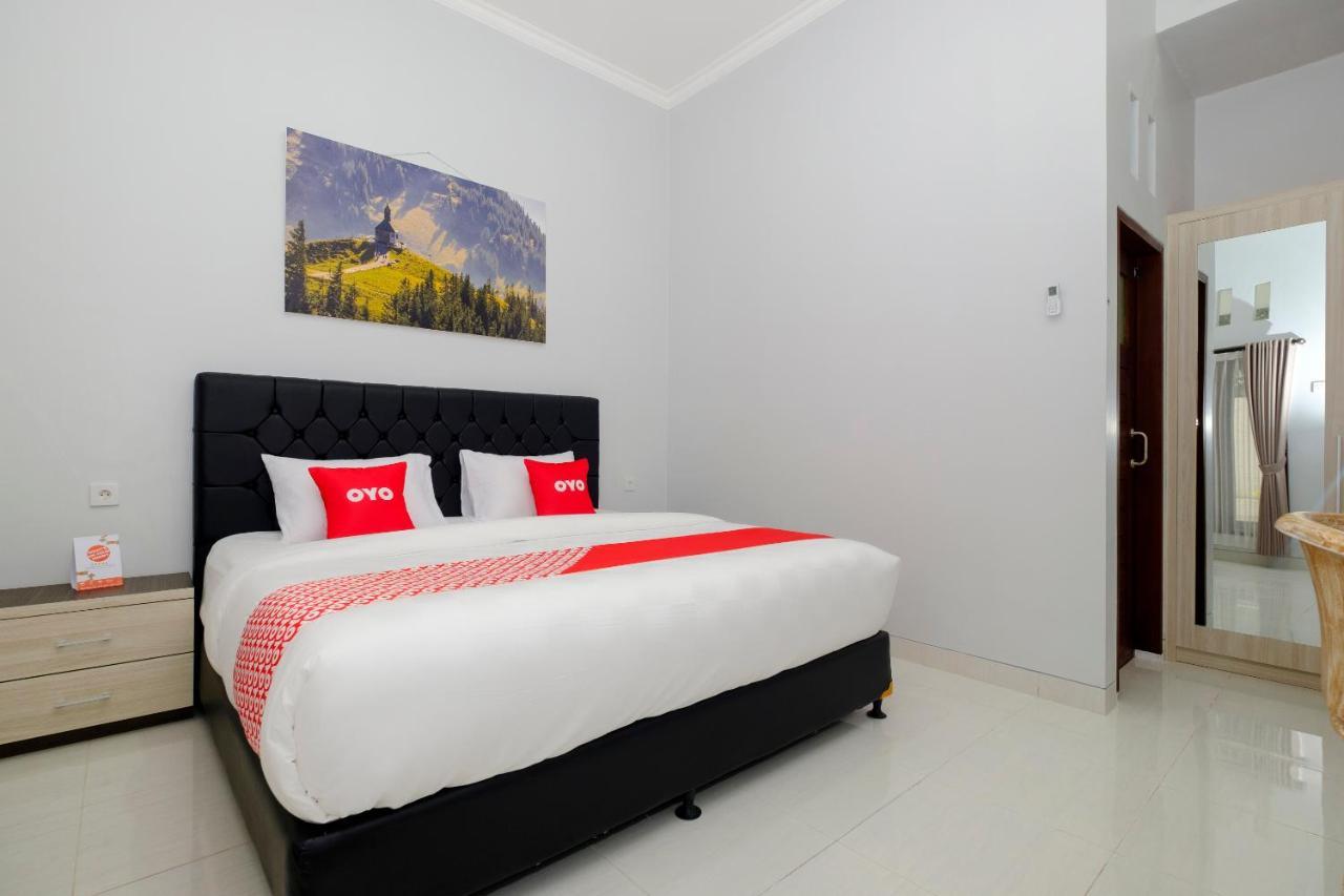 Oyo 3716 Dijobi Hotel Sempidi ภายนอก รูปภาพ