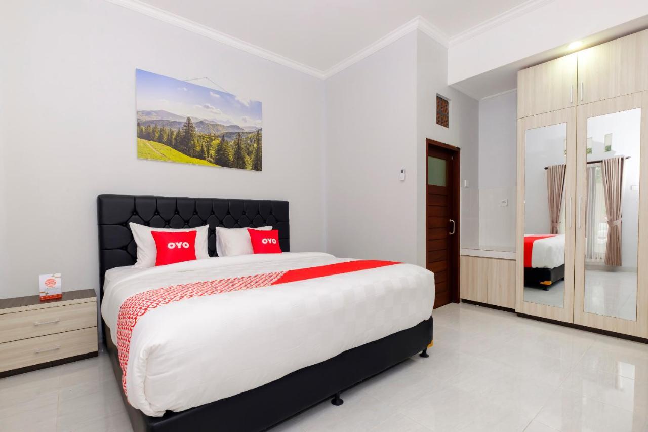 Oyo 3716 Dijobi Hotel Sempidi ภายนอก รูปภาพ